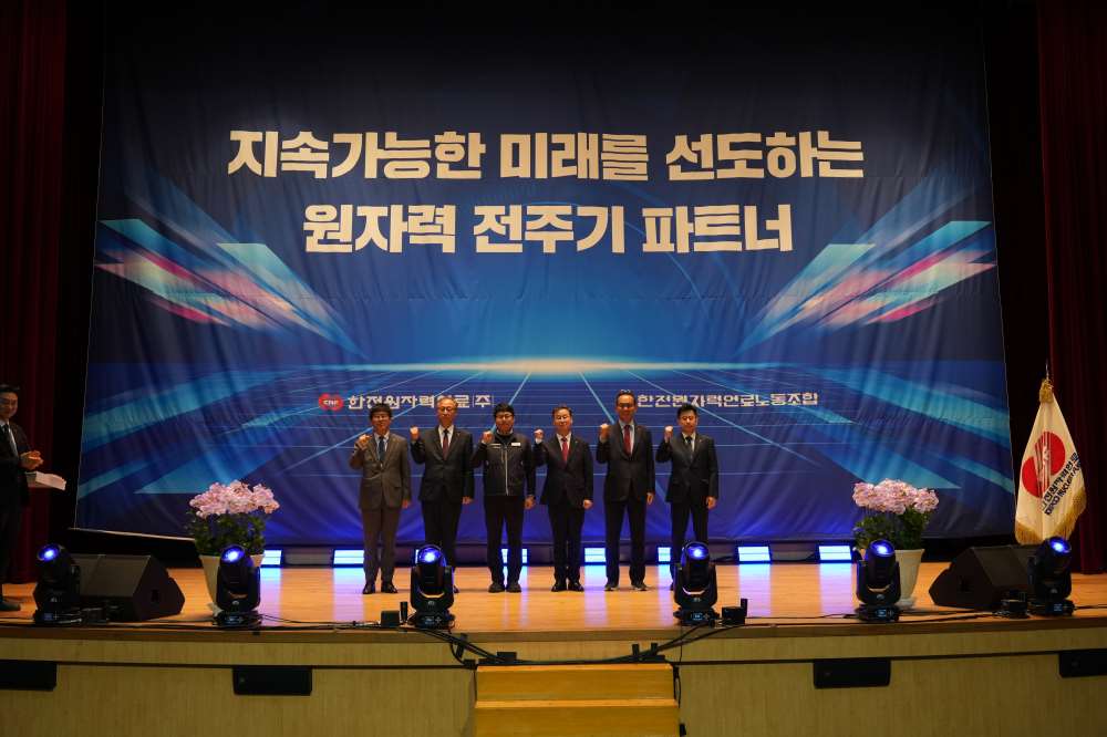 그림입니다.

원본 그림의 이름: 21-1 사진자료_신비전을 선포하고 있다..JPG

원본 그림의 크기: 가로 7008pixel, 세로 4672pixel

사진 찍은 날짜: 2025년 11월 11일 오후 11:19

카메라 제조 업체 : SONY

카메라 모델 : ILCE-7M4

프로그램 이름 : ILCE-7M4 v5.01

F-스톱 : 6.3

노출 시간 : 1/125초

ISO 감도 : 1250

색 대표 : sRGB

노출 모드 : 수동

35mm 초점